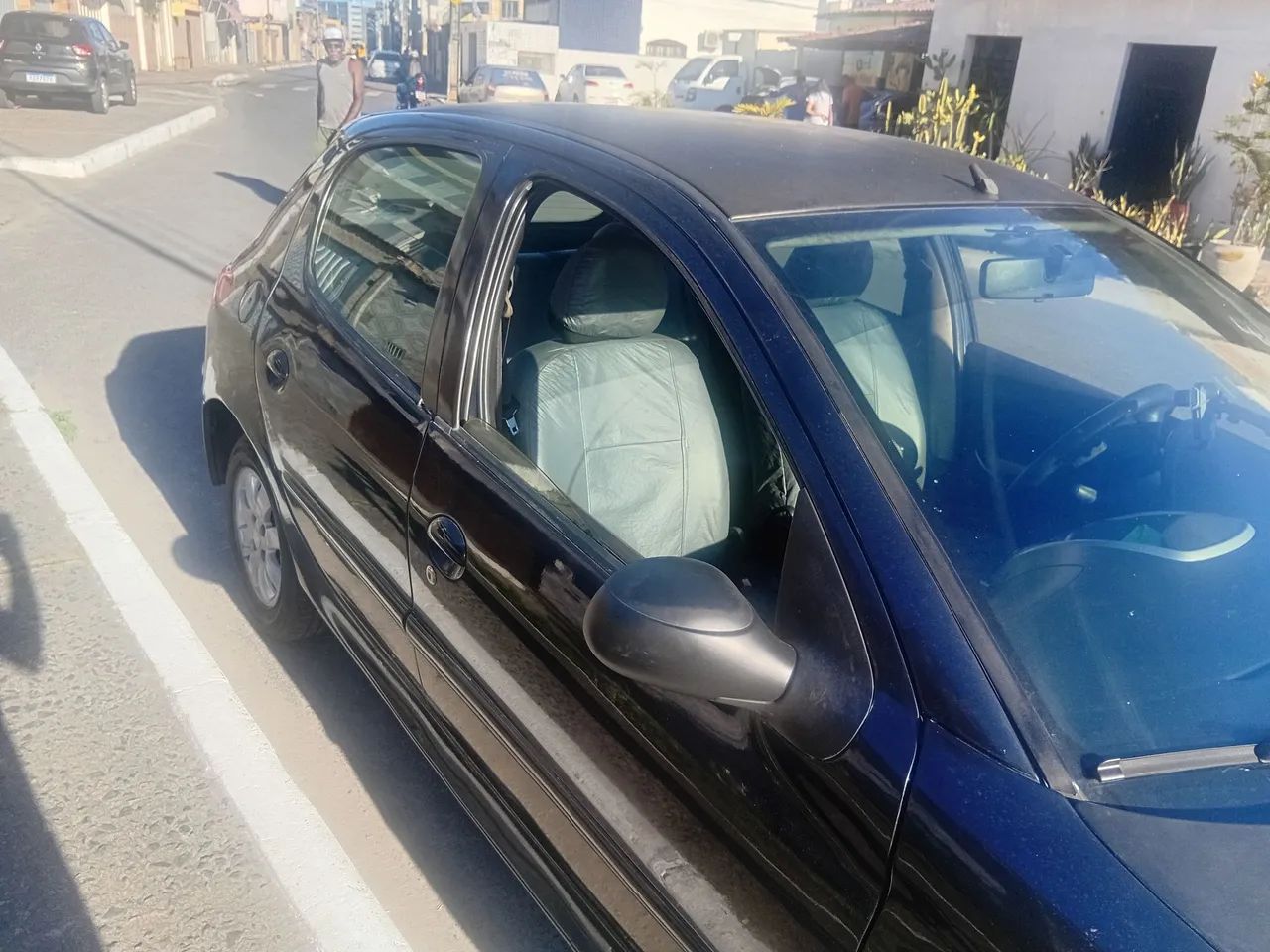 Peugeot 207 XR 1.4 FLEX 8V 3P 2012