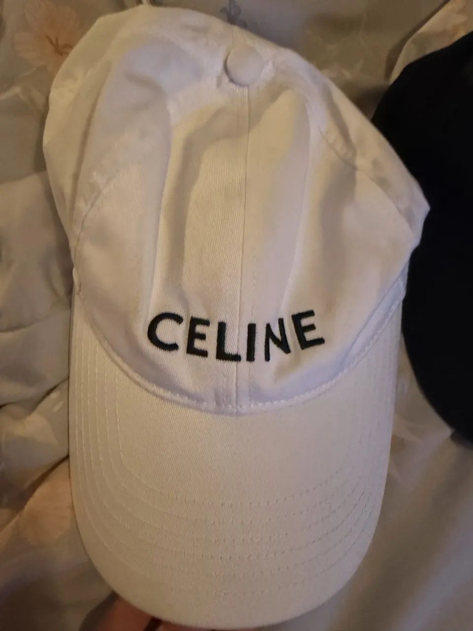 Bonés super chiques balenciaga e Celine novo  - Foto 3