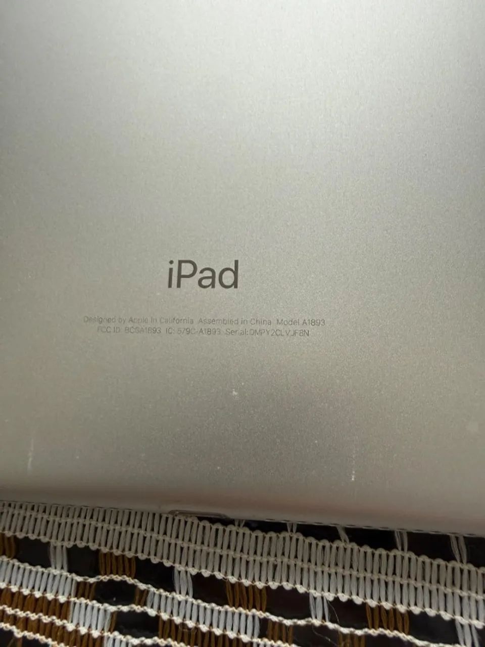 iPad 6ª Geração (A1893) - 128 GB - Prateado - Foto 2