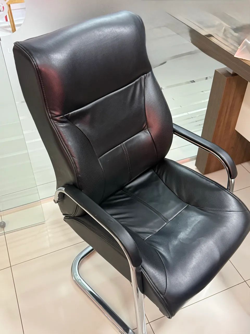 Ar condicionado, cadeira e frigobar  - Foto 4