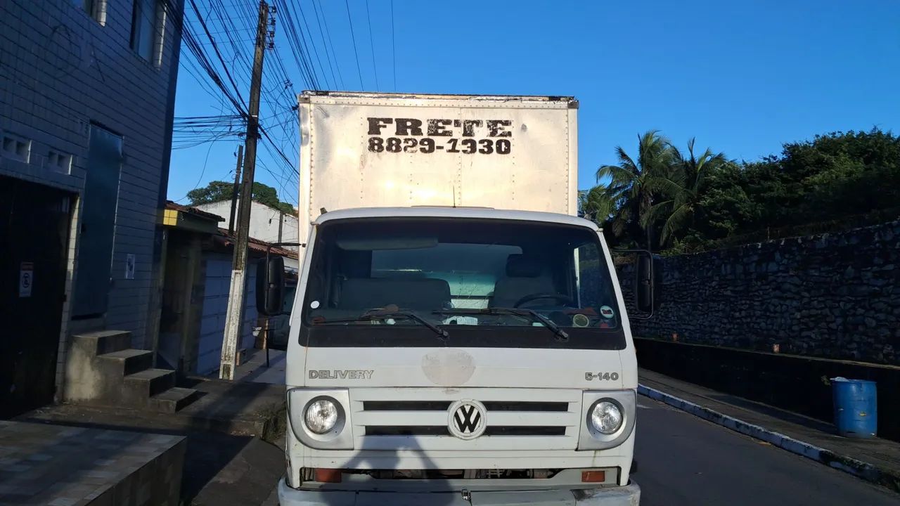 Caminhão baú 5-140 