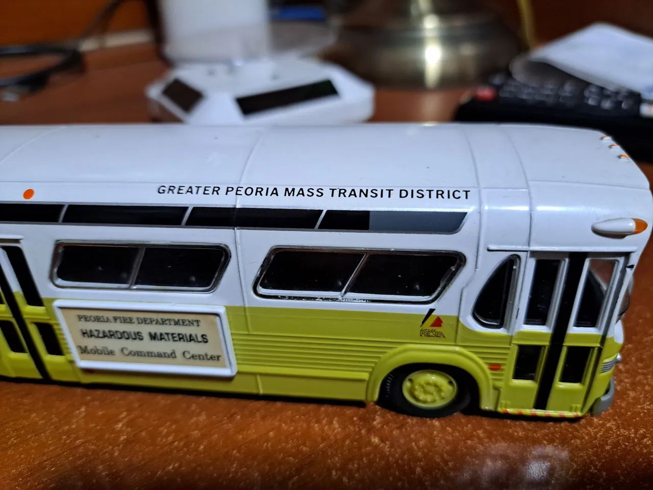 Vendo miniatura de ônibus americano - Foto 3