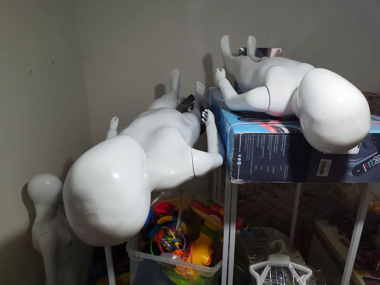4 manequins infantis com base cromada, 2, 6, 8,10 anos - Foto 3