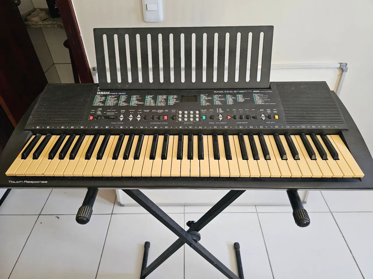 Vendo teclado Yamaha PSR-300 (COM DEFEITO)