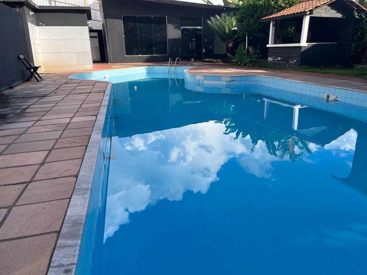 Espaco com Piscina e galpão interno 