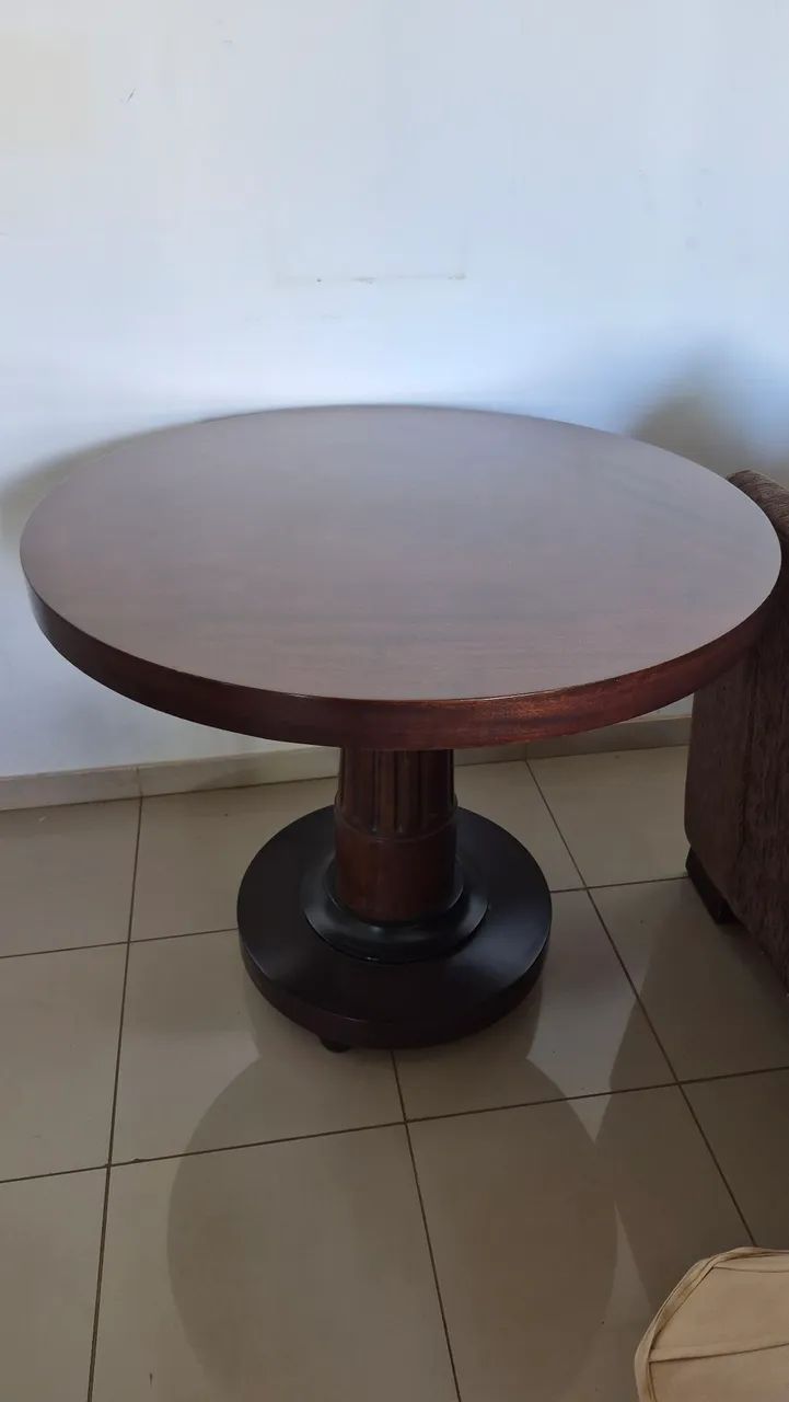 MESA DE CANTO REDONDA DE MADEIRA
