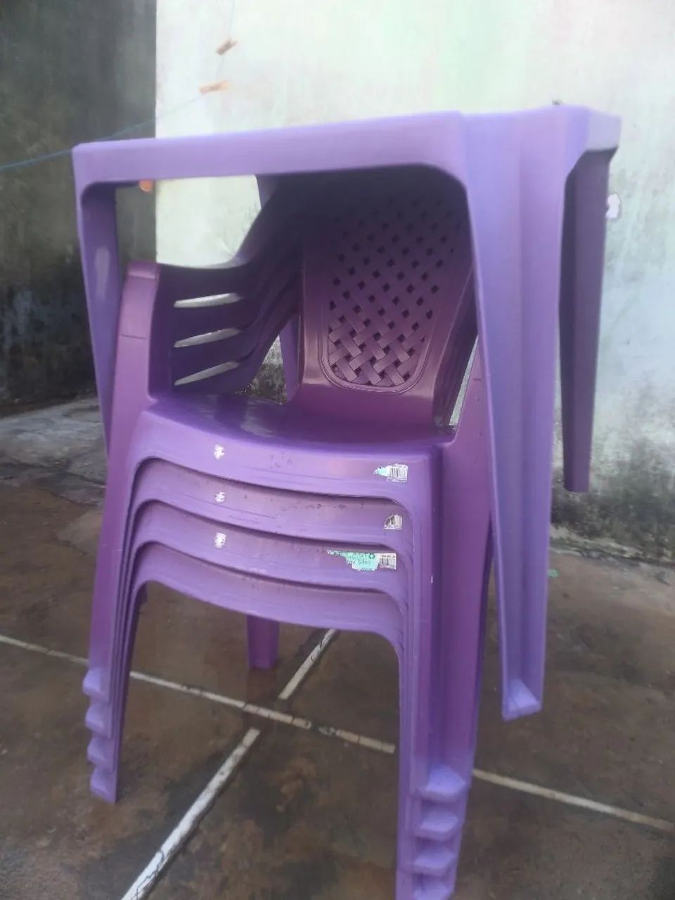 CONJUNTO DE MESA COM 4 CADEIRAS