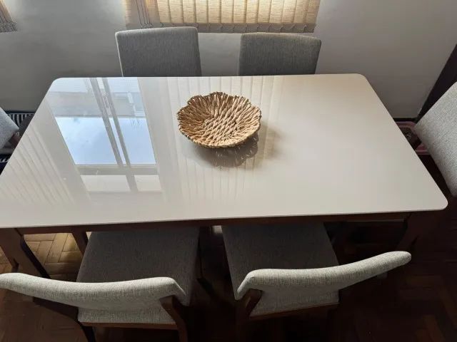 Mesa de Jantar Linda e Conservada para 6 Lugares