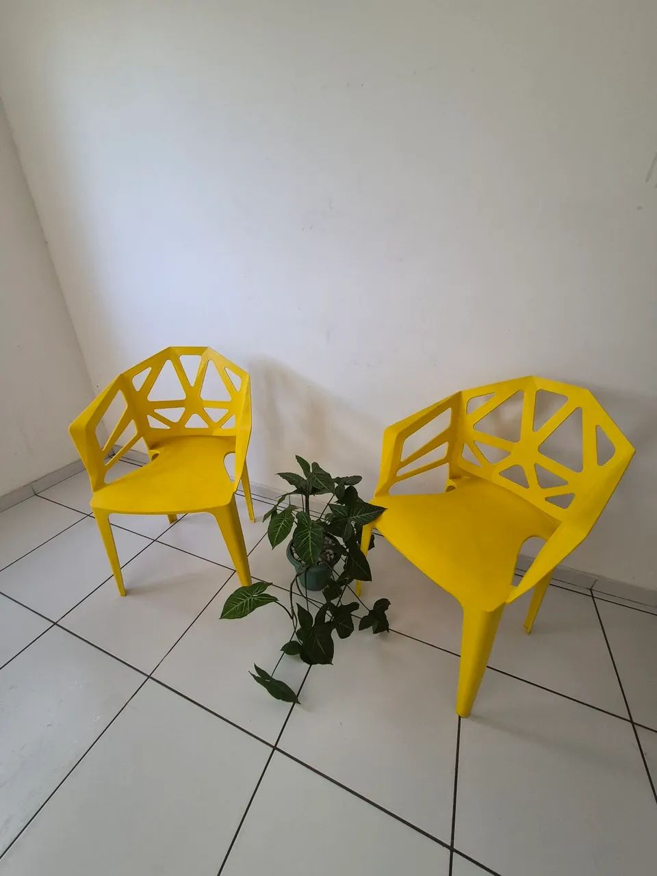 Cadeiras amarelas tipo lounge