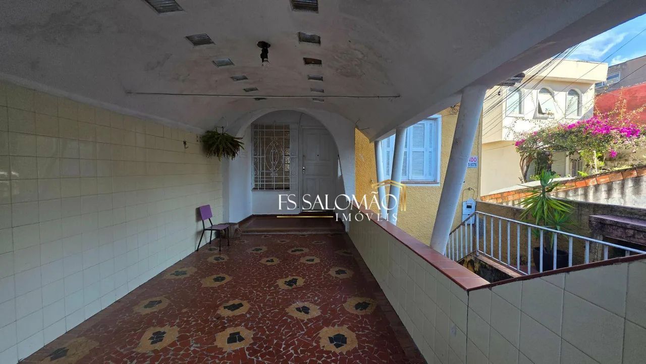 Casa com potencial para reforma e para renda - Foto 2