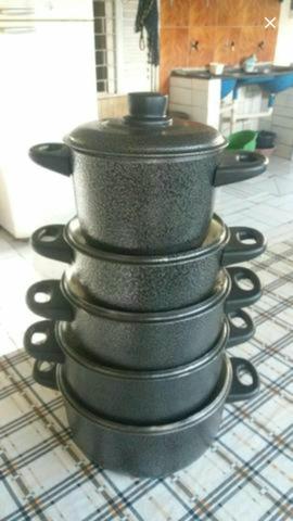 Panelas de alumínio craqueadas