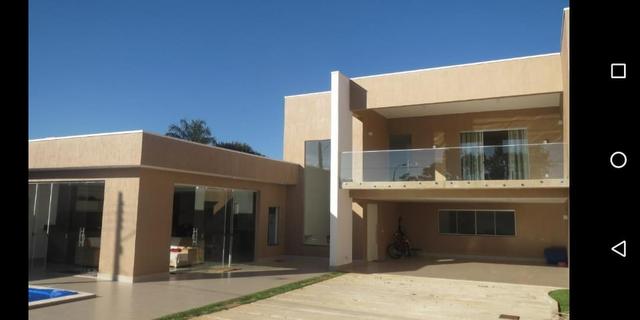 Linda casa com 3 suites em excelente localização no Condomínio Rk