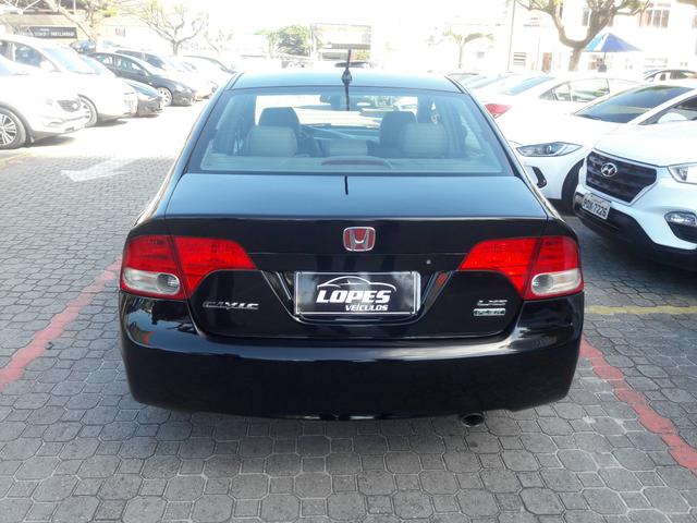 Honda Civic LXS 1.8 2010 Volante Multifuncional, Bancos Couro, Pneus Novos - Foto 5