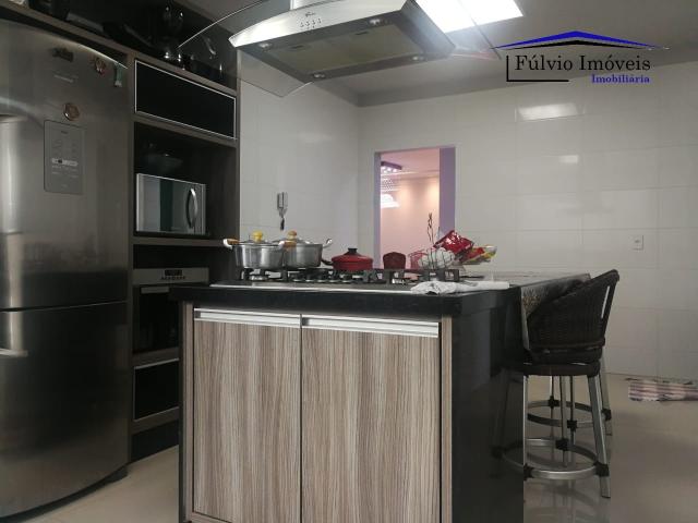 Maravilhosa casa moderna, completa em armários, ar condicionado, 05 quartos, 04 com suítes - Foto 18