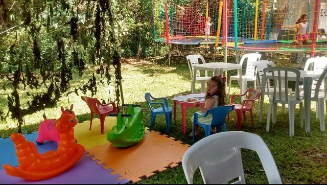Aluguel de mesas com cadeiras e toalhas com cobre manchas - Foto 2