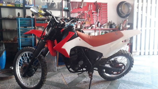 VENDO MOTO XR200 ANO 2001 PRA TRILHA