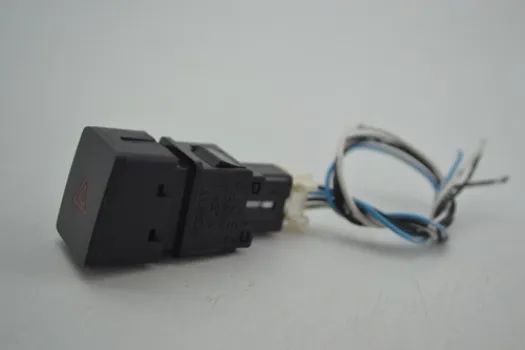 Botão Interruptor Pisca Alerta Nissan Versa 2017 Original - Foto 2