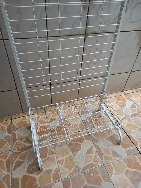 Expositor biombo com cesto + 14 ganchos super resistente industrial comércio em geral  - Foto 5