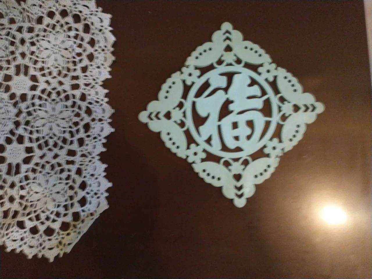 Conjunto toalha de centro e dois porta copos - Foto 2