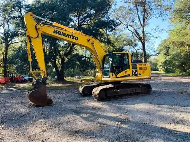 Escavadeira Komatsu PC 210 ano 2015