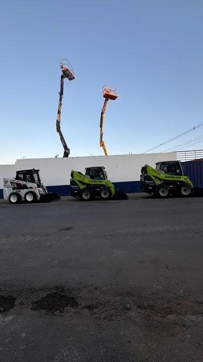  MINI CARREGADEIRA PRONTA PARA LOCAÇÃO
