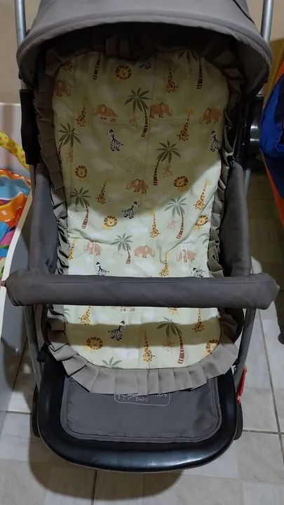 Carrinho de bebê semi-novo  - Foto 4