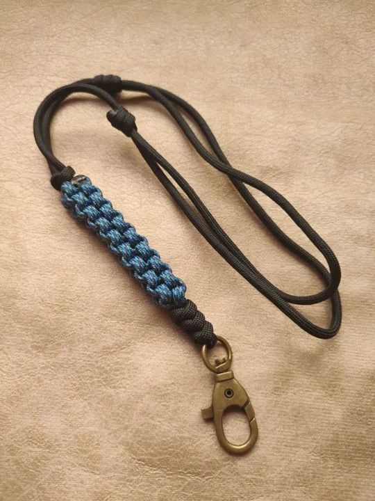 Robusto Colar de Paracord 550 para Prender Chaves na Moto - 60 Cores Customizáveis 