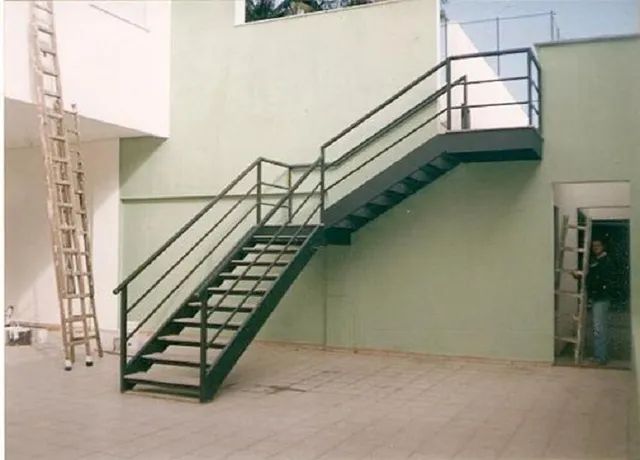 Escadas estrutura metalica