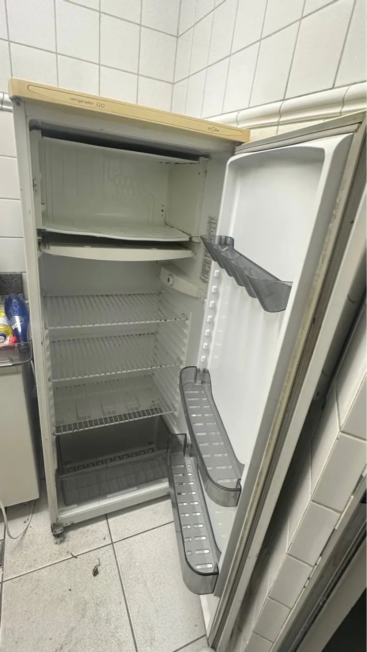 Geladeira Xcce usada, com defeito!! 