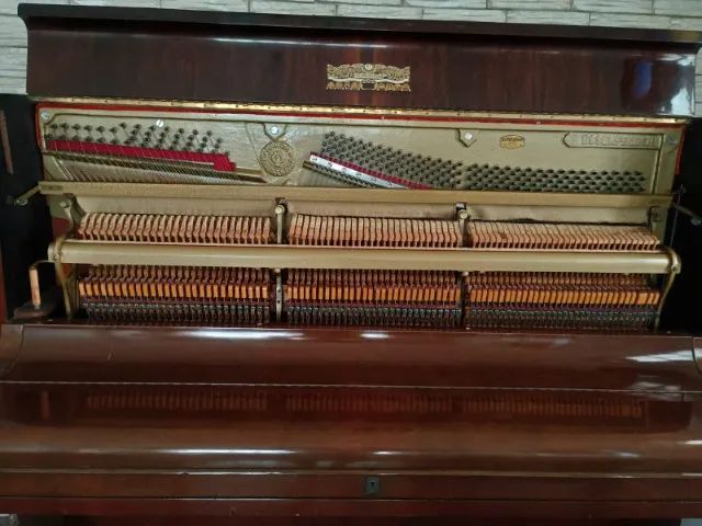 Piano Vertical Essenfelder em ótimo estado - Foto 5