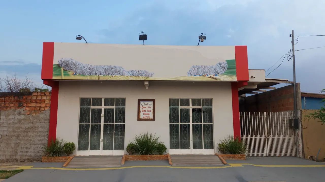 Vendo Salão comercial com casa no fundo Jd. Conquista.