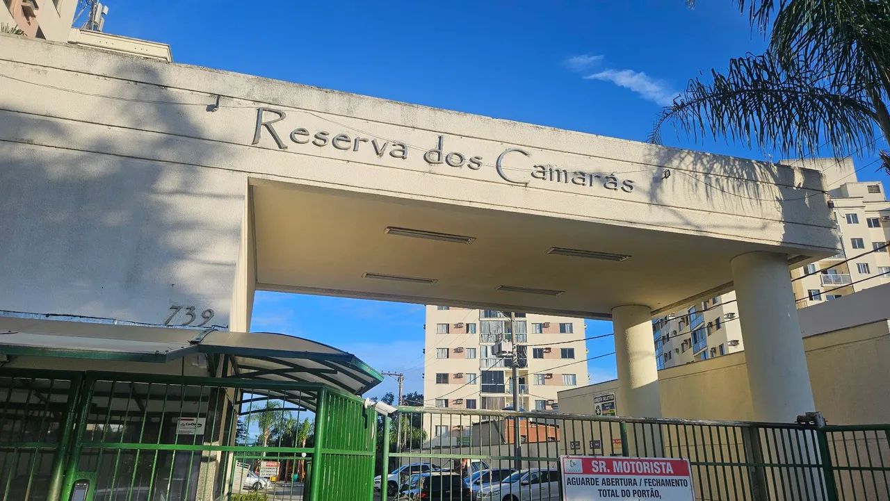 Apartamento de tres quartos uma suíte 