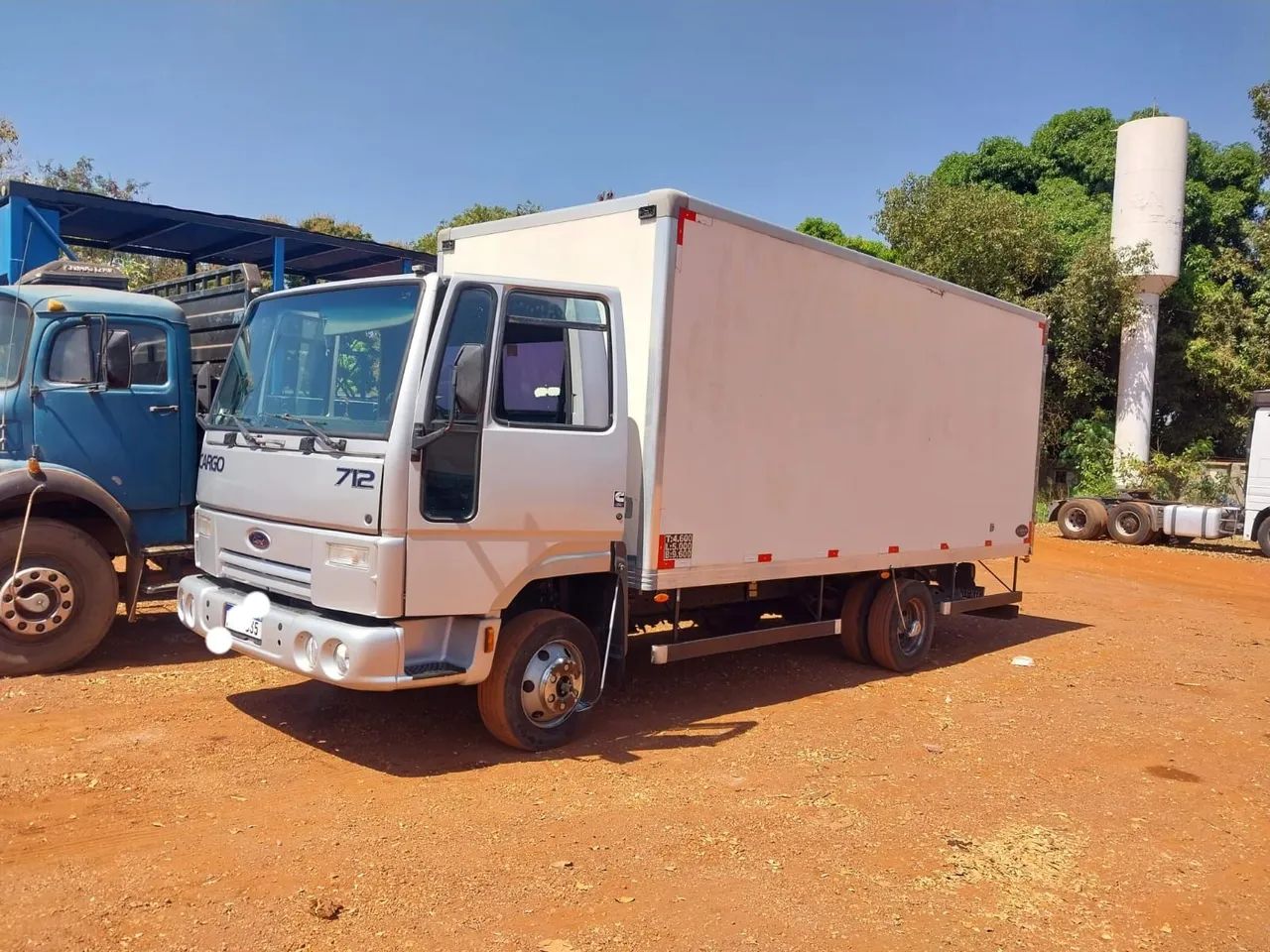 Caminhão 3/4 baú  - Foto 2