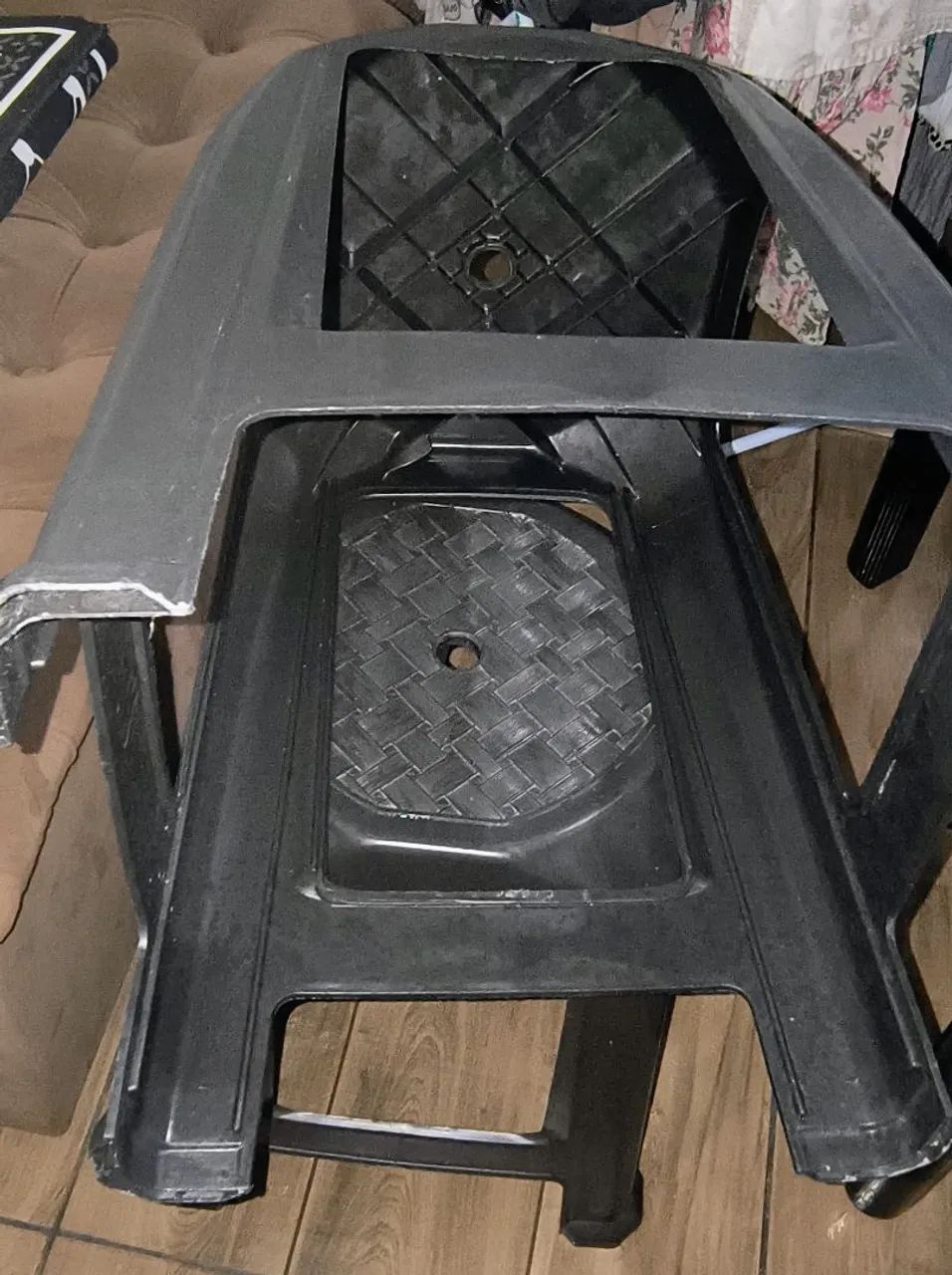 Mesa plástica e banquetas 64961600561794124