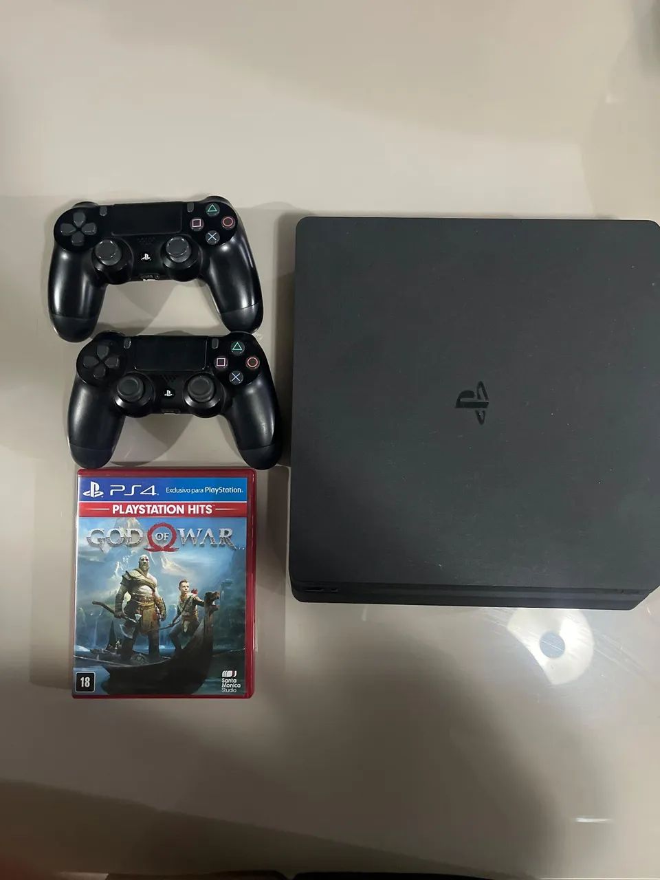Vendo Ps4 usado + God of War (brinde)