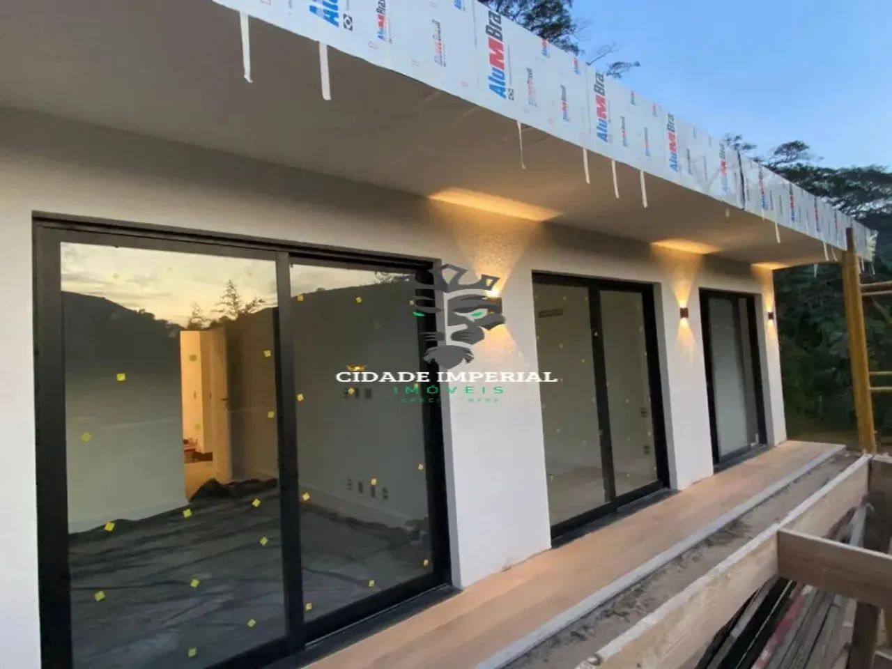 LINDA PROPRIEDADE DE ALTO PADRÃO À VENDA MOBILIADA EM SECRETÁRIO COM 3 SUÍTES PISCINA EM C - Foto 2
