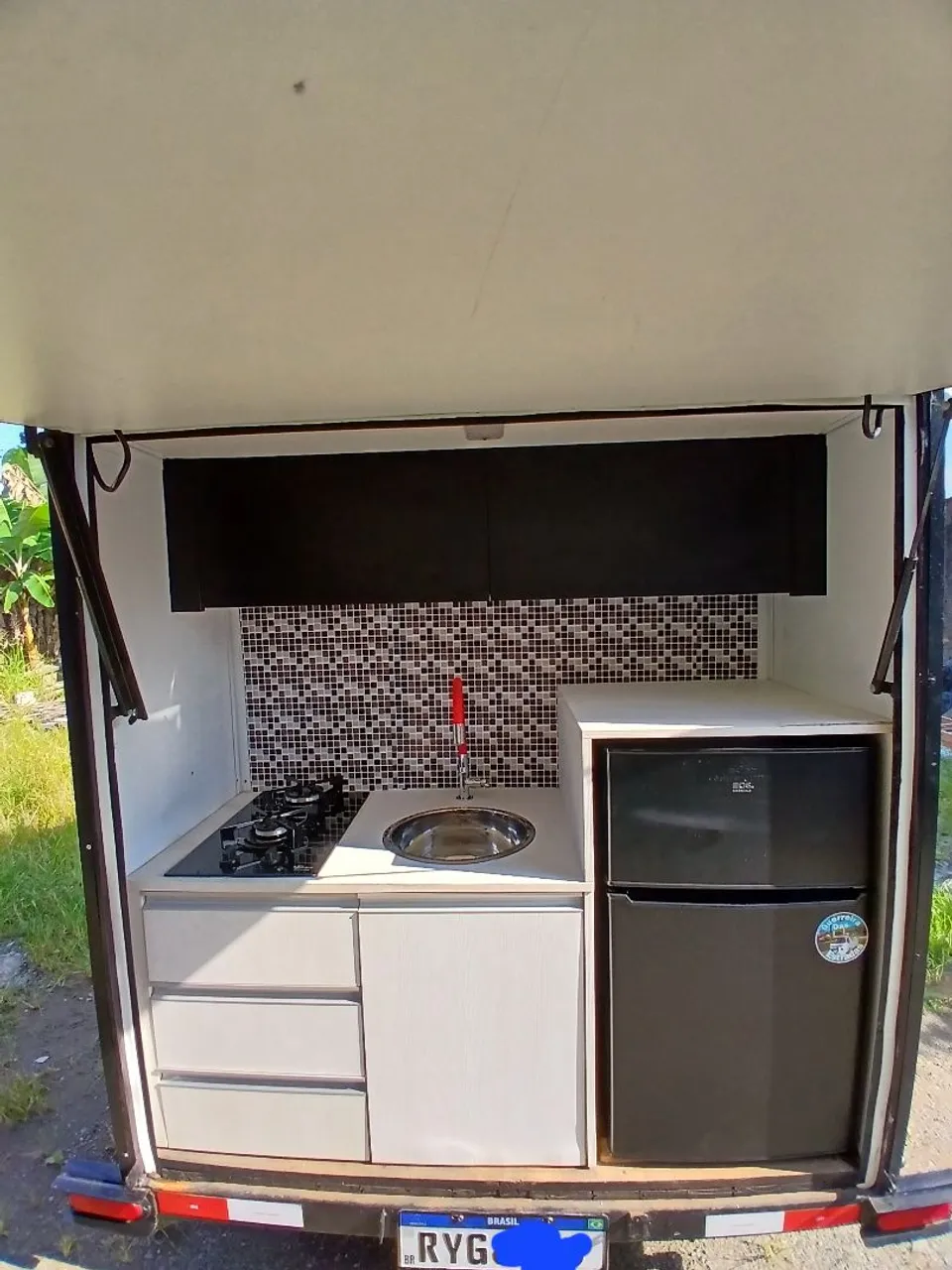 Trailer compacto e completo