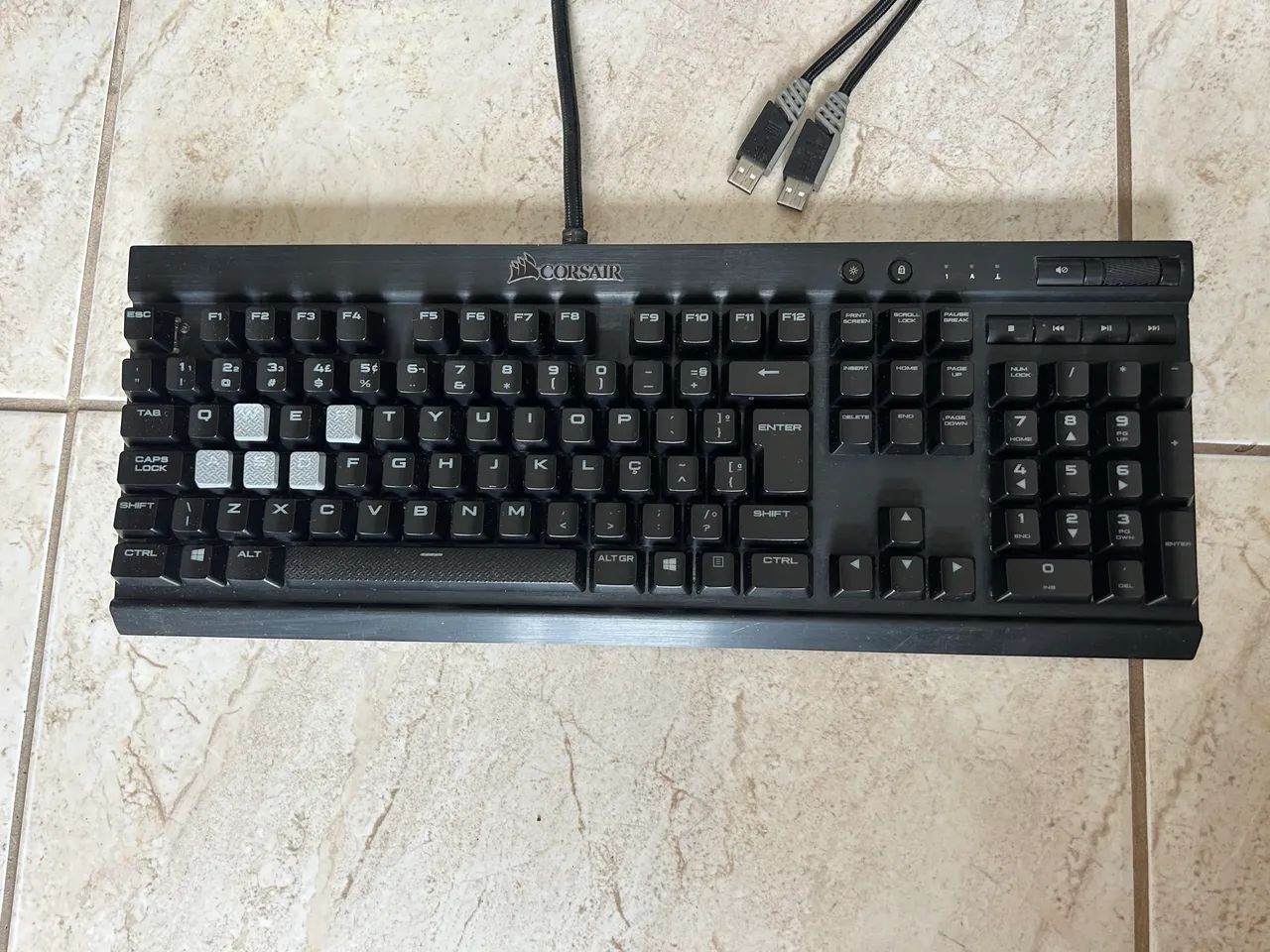 Teclado Mecânico Corsair K70 LUX RGB Cherry MX Gaming - Foto 3