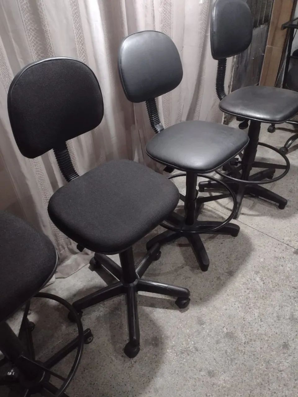 Cadeira de caixa e balcão 