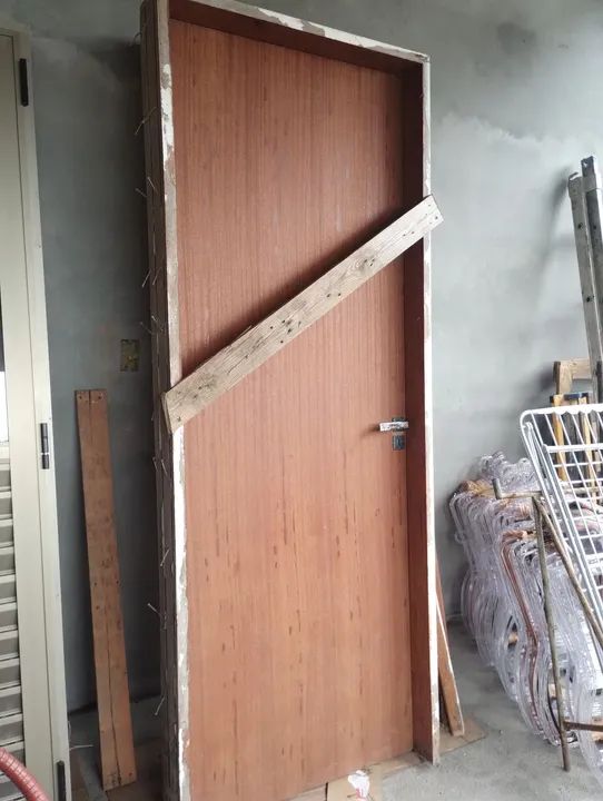 2 Portas internas Angelim completas fechadura, vistas e forra.