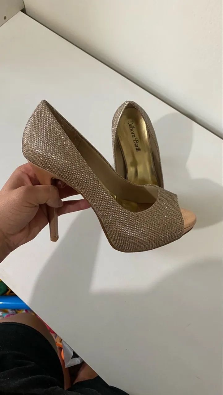 Sandália Dourada de Salto Alto DÉBORA BERTTI - Foto 4