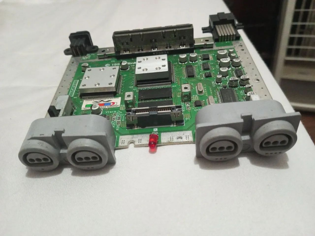**PraSair** Placa - Nintendo 64 (Nus cpu M 02) 1997, liga e não da imagem - Foto 3