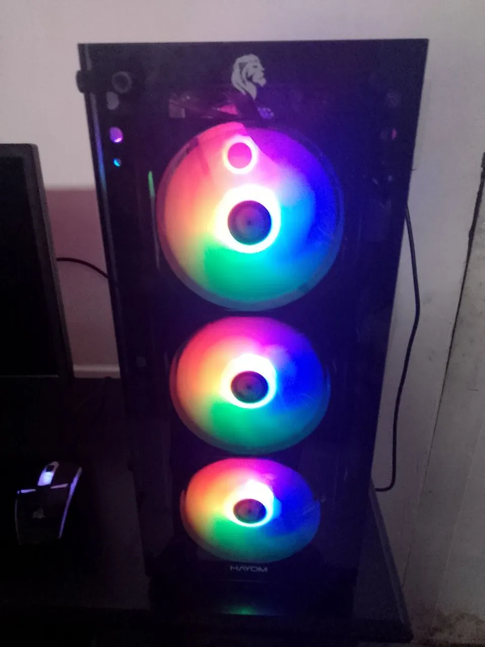 PC Gamer com LED RGB e Design Moderno