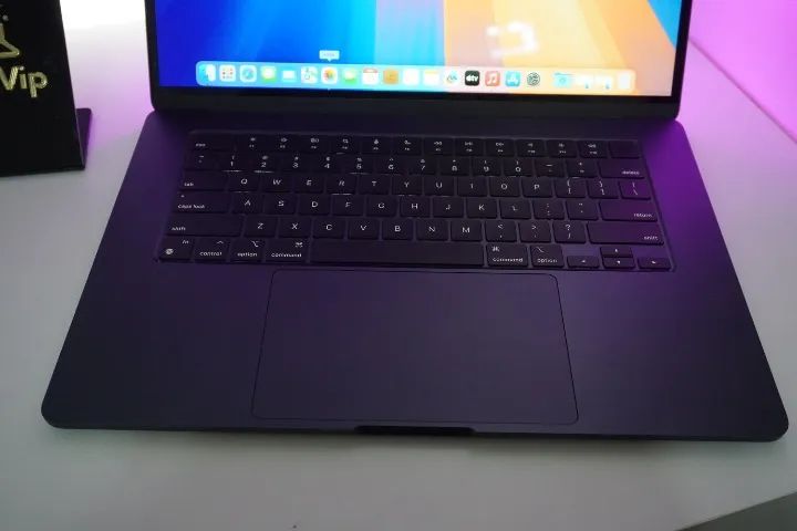 MacBook Air M3 - 16gb, 256gb, 15 polegadas - Mignight - Foto 2