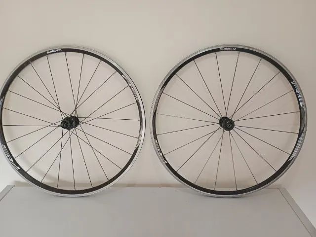   Rodas Speed Shimano RS010 (novinhas, com cubo road e freios Ferradura) - Foto 4
