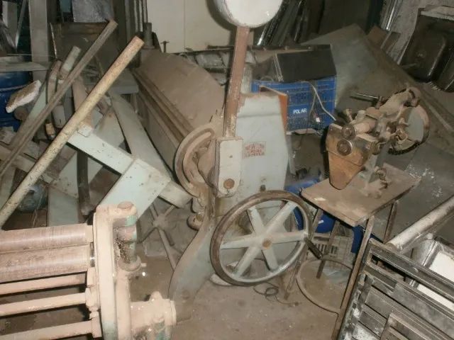 dobradeira / viradeira  industrial - para funilaria - dobra chapa até 2 mt - aceit propost - Foto 5