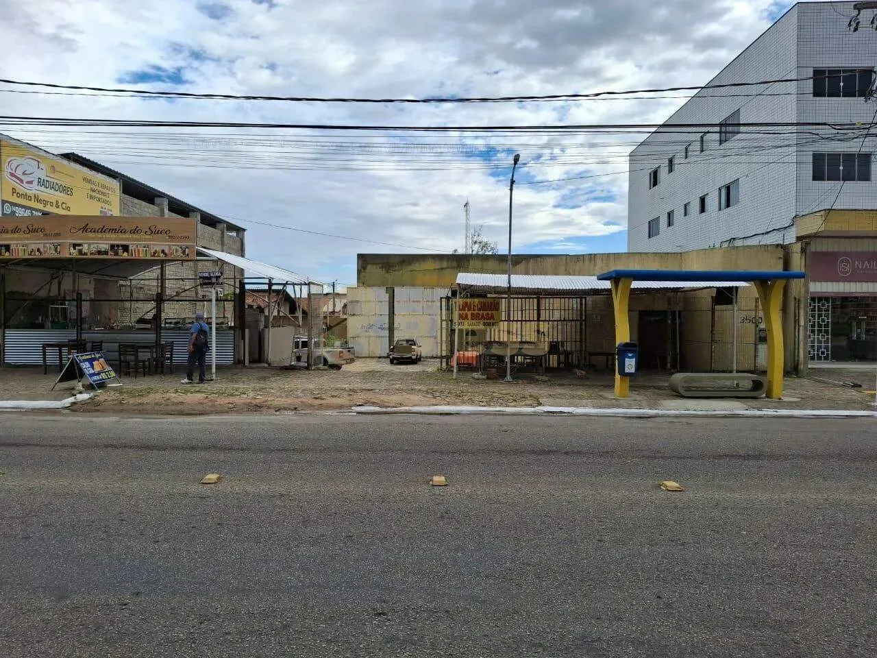 Ótimo terreno comercial c/ galpão e edificação com salas - excelente localização(Av. Maria