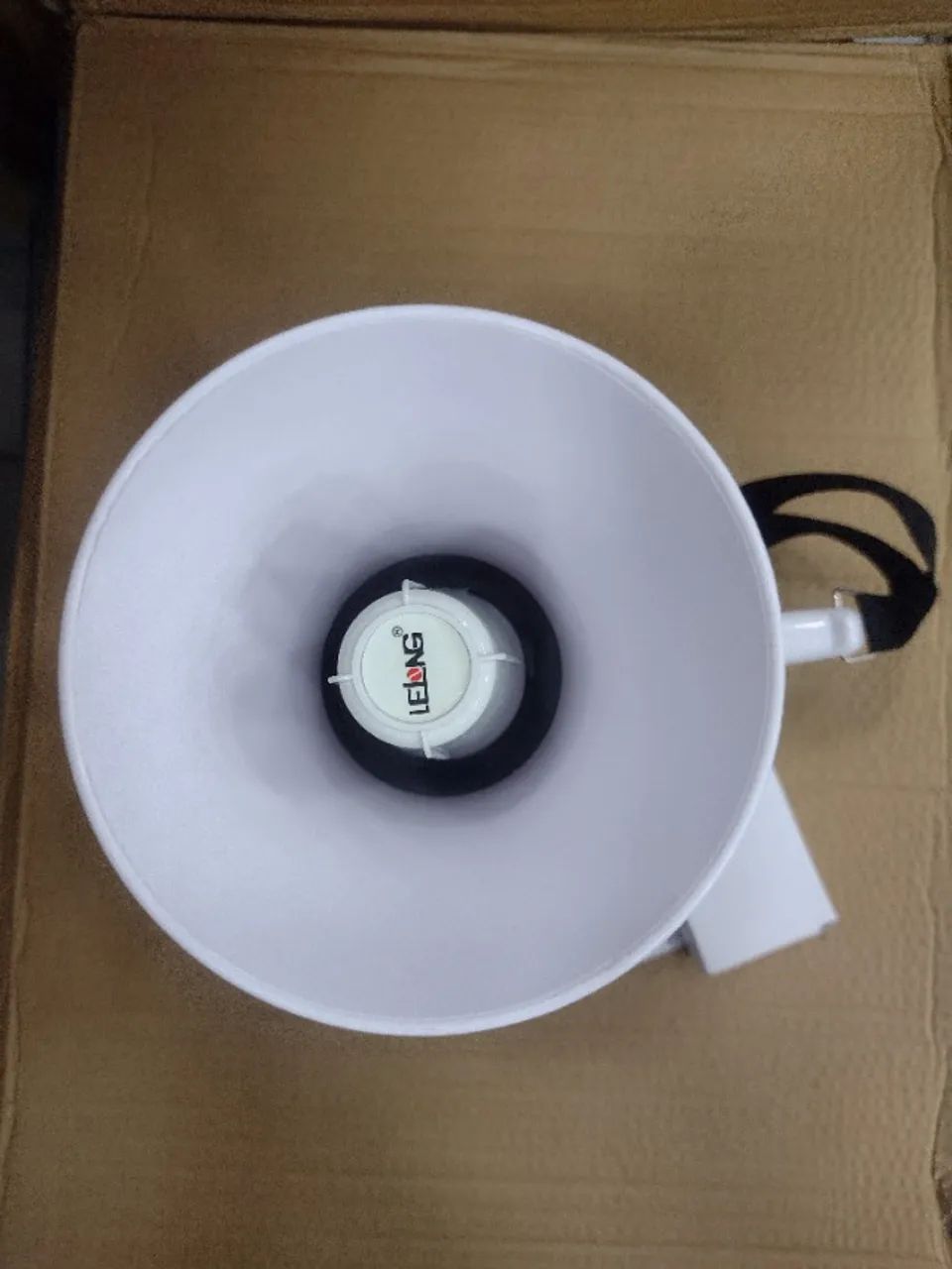 Megafone Portátil Recarregável Com Sirene Musical - Foto 5