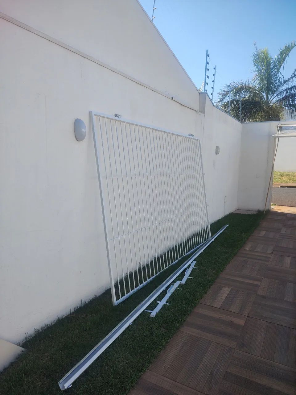 Portão de Aço Branco semi novo - Foto 2