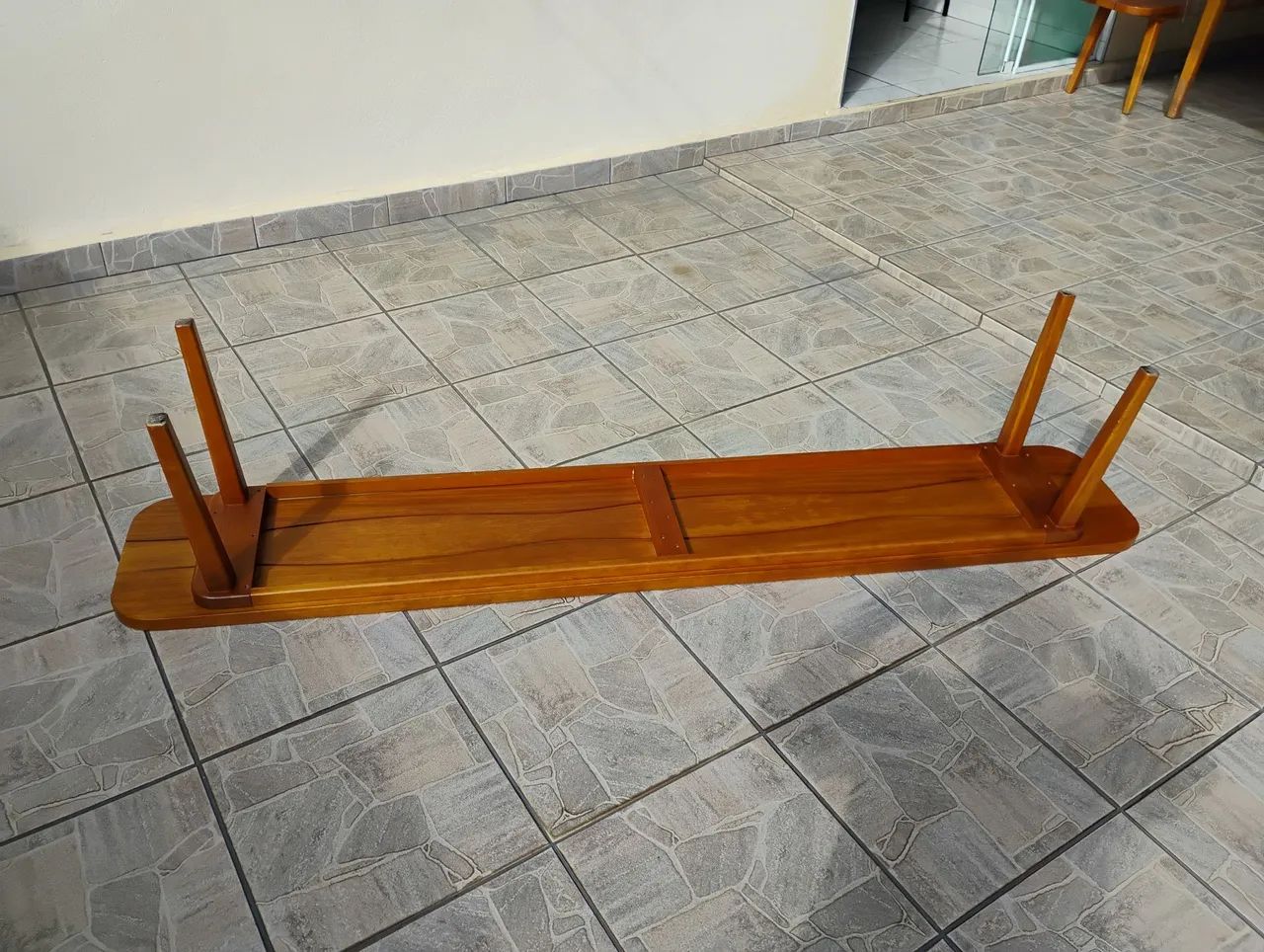 Bancos de madeira maciça. - Foto 4